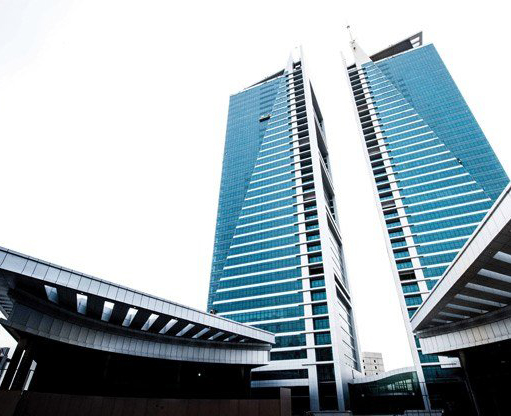 Olaya Towers stand tall with their sleek, modern design—home to Servcorp’s premium offices in one of Riyadh’s most sought-after business locations.