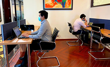 IT Support helping a client